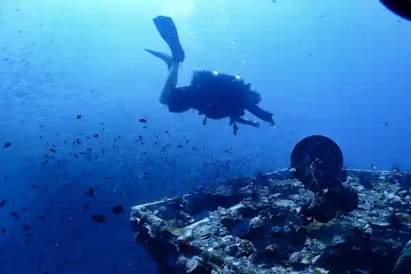 Solo diver at HTMS Chang wreck, Koh Chang – freedom, responsibility & SDI Solo Diver guide