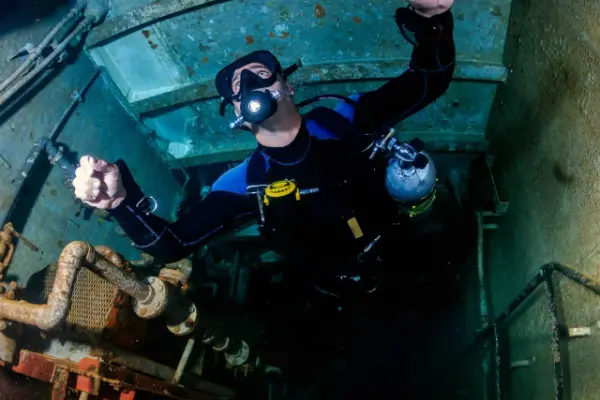 TDI Advanced Wreck Diver – Meistere Overhead Diving