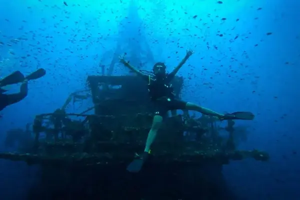 Fun Dives Koh Chang HTMS Chang Wreck Tauchabenteuer