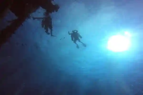 การตั้งค่าอุปกรณ์ดำน้ำเทคนิครวมถึงการกำหนดค่า sidemount และ stage tanks