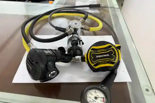 ชุดอุปกรณ์ควบคุมการหายใจ APEKS XTX-20 มือสองพร้อมท่อยืดหยุ่นและ SPG เดียว การเชื่อมต่อ INT